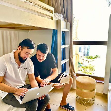 Travel Hub Premium Vandrehjem Dubai Eksteriør billede