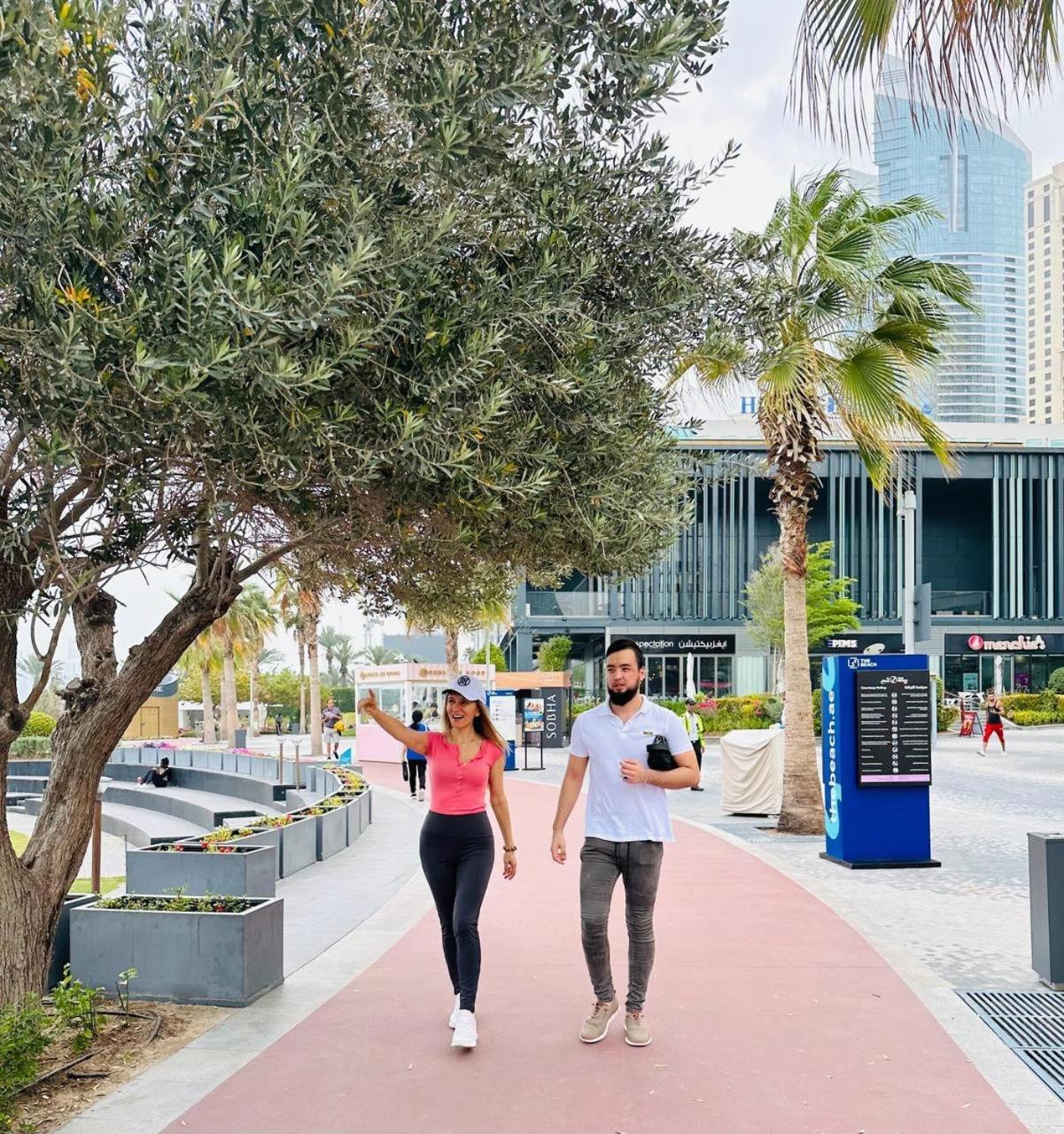 Travel Hub Premium Vandrehjem Dubai Eksteriør billede